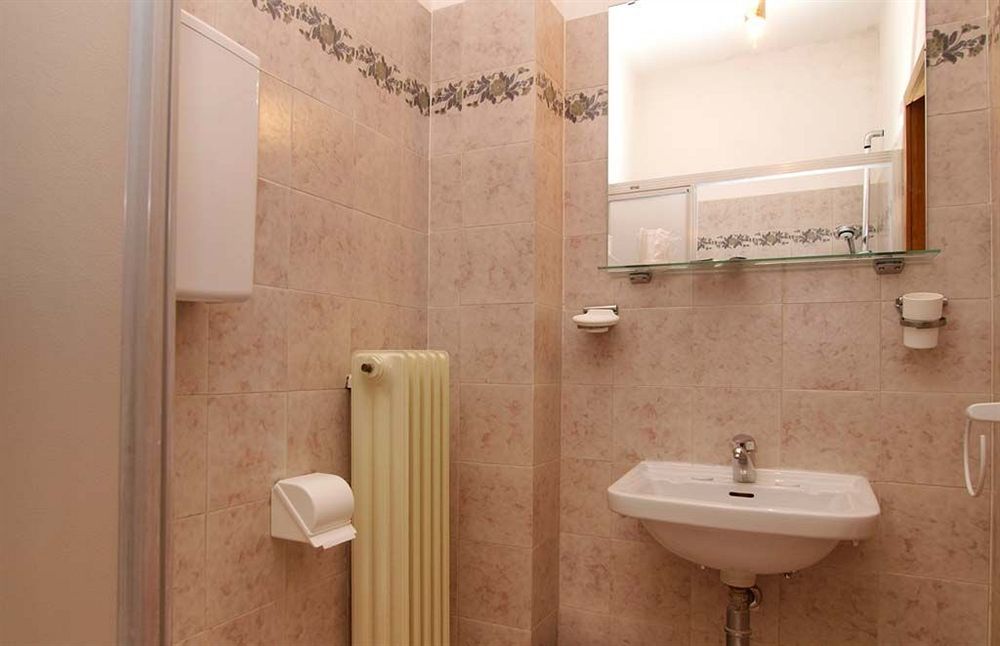 Albergo Garni Orchidea Riva del Garda Exterior photo